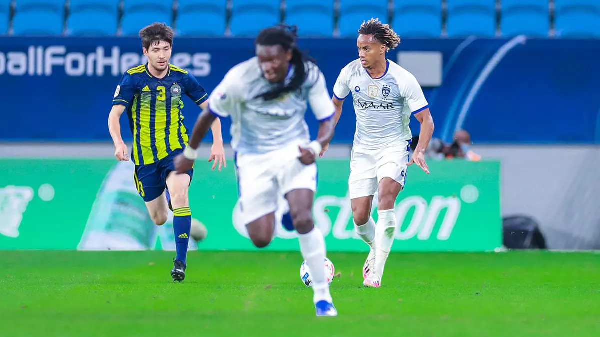 بعد ارتفاع حالات كورونا في الفريق.. الهلال يطلب تأجيل مباراة شهر خودرو ويعيد محمد الشلهوب من الاعتزال‎