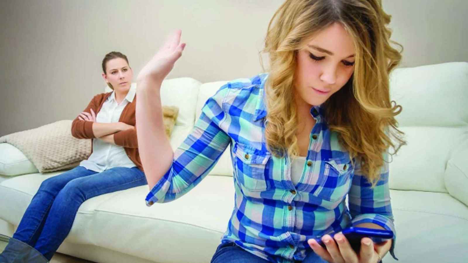 لماذا يفضل المراهقون الاستماع إلى "الغرباء" بدلاً من أمهاتهم؟