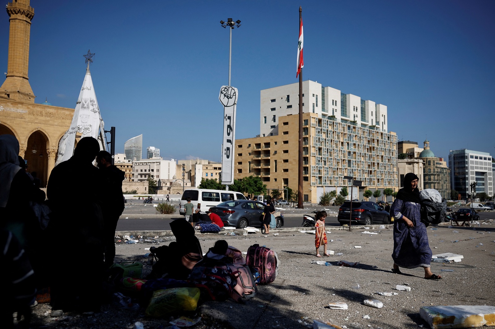 "مليون نازح".. لبنان يعيش أسوأ أزمة إنسانية منذ الحرب الأهلية (فيديو)