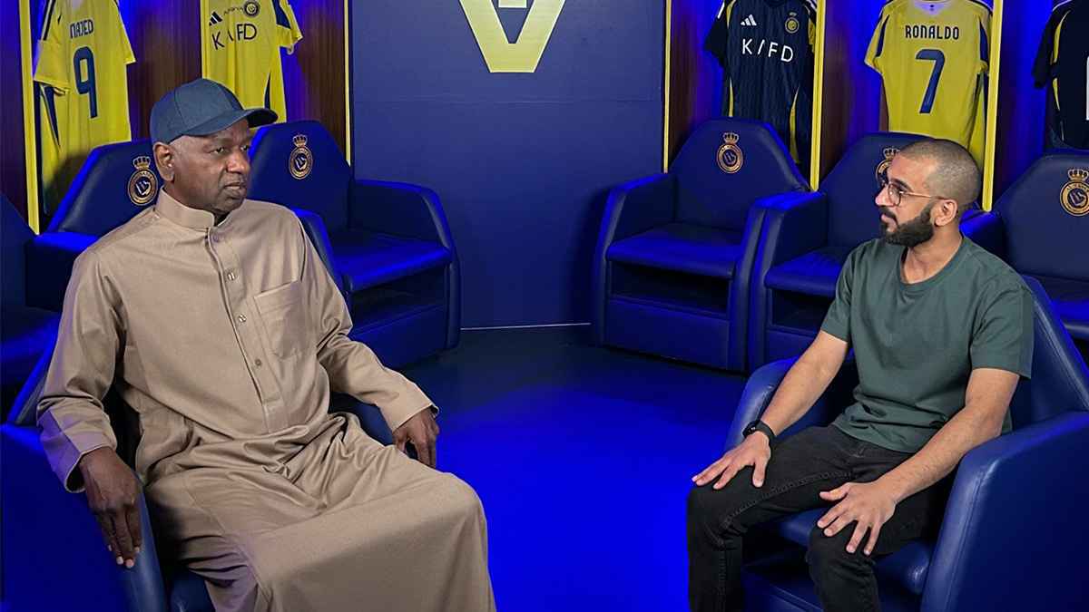 أسطورة النصر ماجد عبدالله: أريد العودة للعب