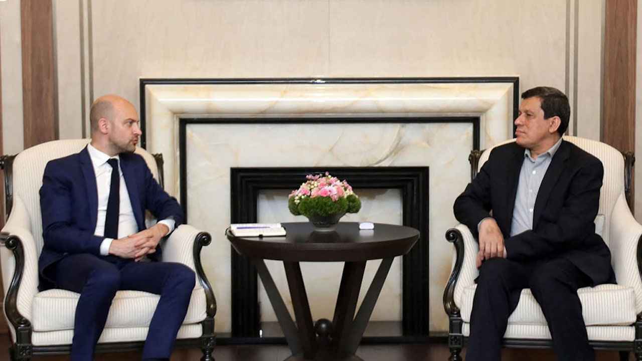 هل تكون فرنسا أول المعترفين بـ"الإدارة الكردية" في سوريا؟