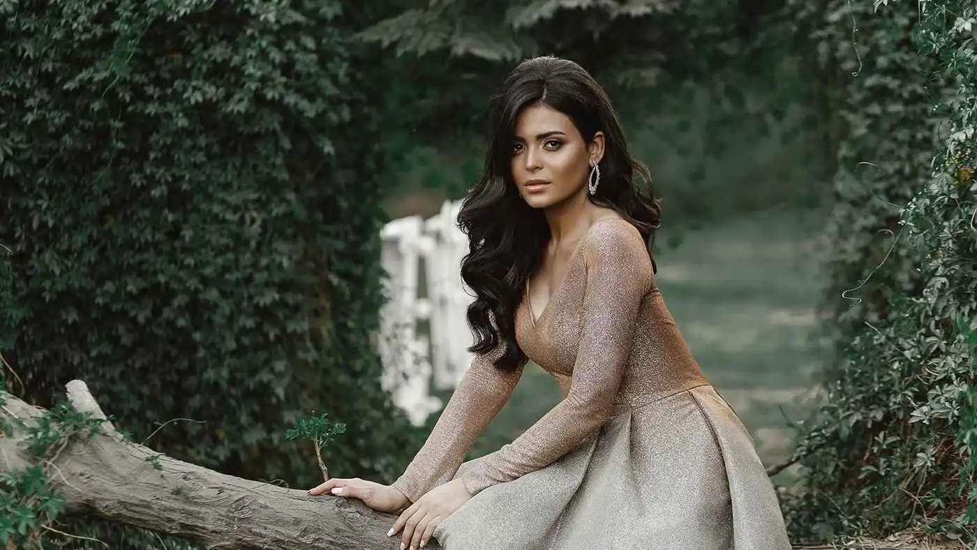 أسماء جلال ترد على منتقدي إطلالتها "الجريئة"