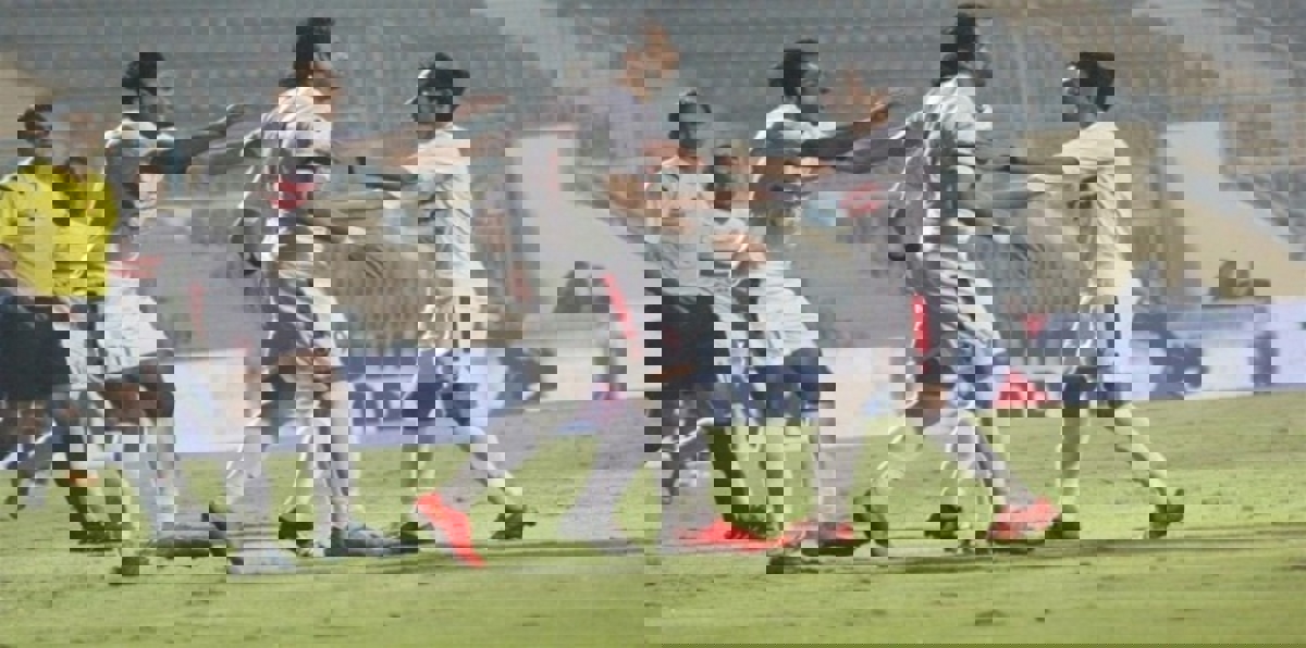 الزمالك يفلت من كمين المصري ويعود للصدارة (فيديو)
