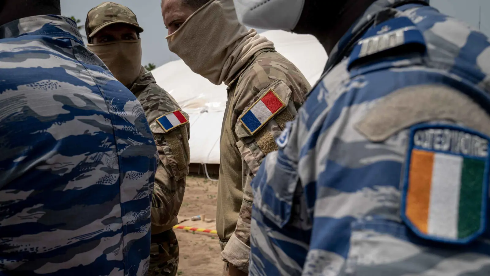 "انسحاب بلا احتجاجات".. فرنسا تغادر ساحل العاج بهدوء