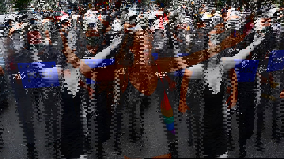 الشرطة التركية تفرّق مسيرة للمثليين في إسطنبول