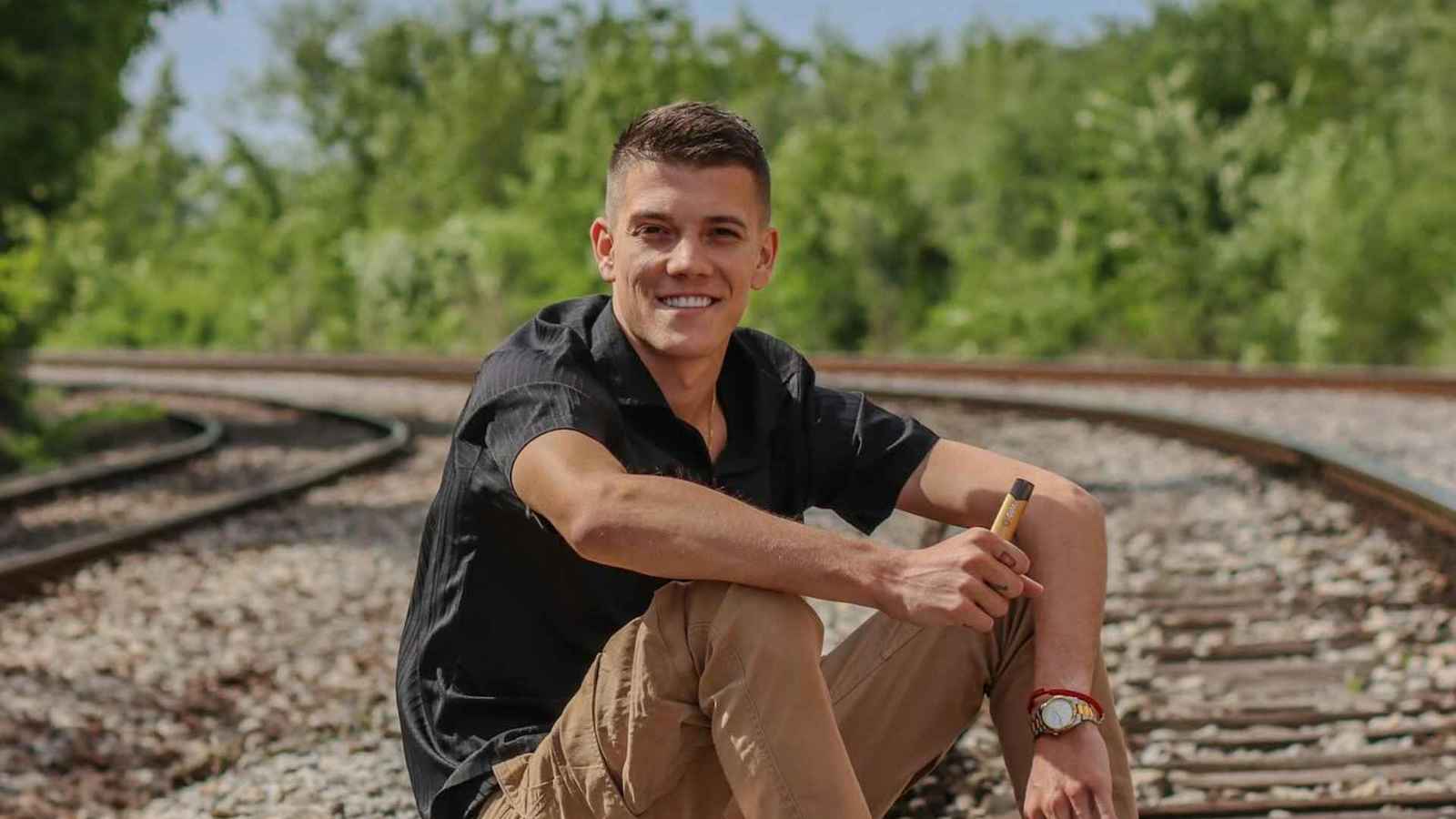 "على حافة الحياة".. يوتيوبر شهير ينشر مقطعاً يحبس الأنفاس (فيديو)