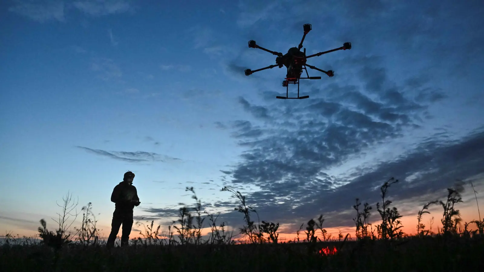 تأجيل وإلغاء 350 رحلة.. المسيرات الأوكرانية تربك أجواء روسيا