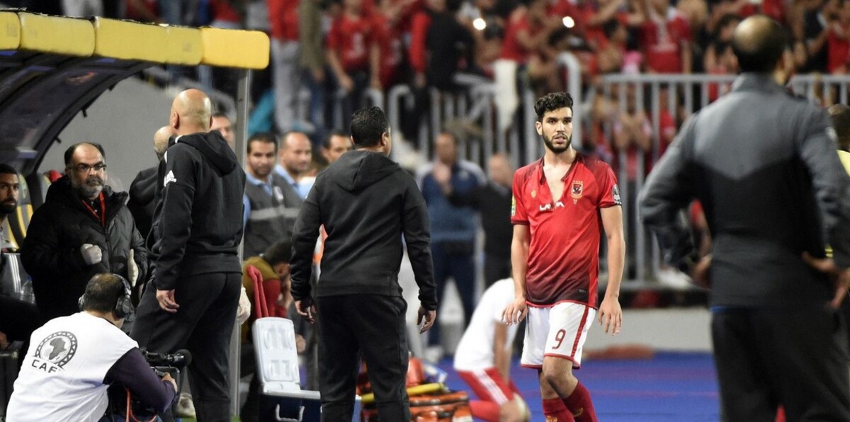 النادي الأهلي المصري يحمل رئيسه السابق محمود طاهر مسؤولية تمرد وليد أزارو