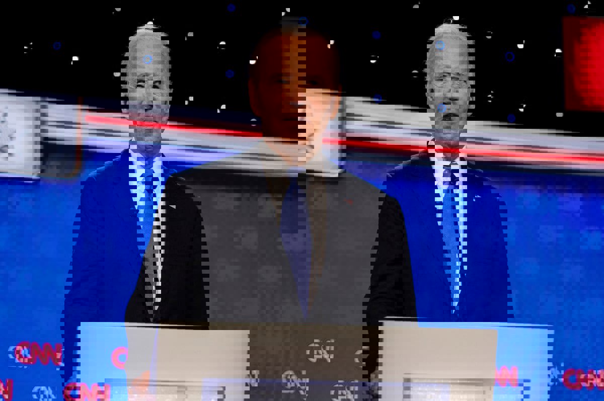 رغم أسبوع من التدريب.. بايدن بقي كما صوّره ترامب "ضعيفاً متلعثماً" 