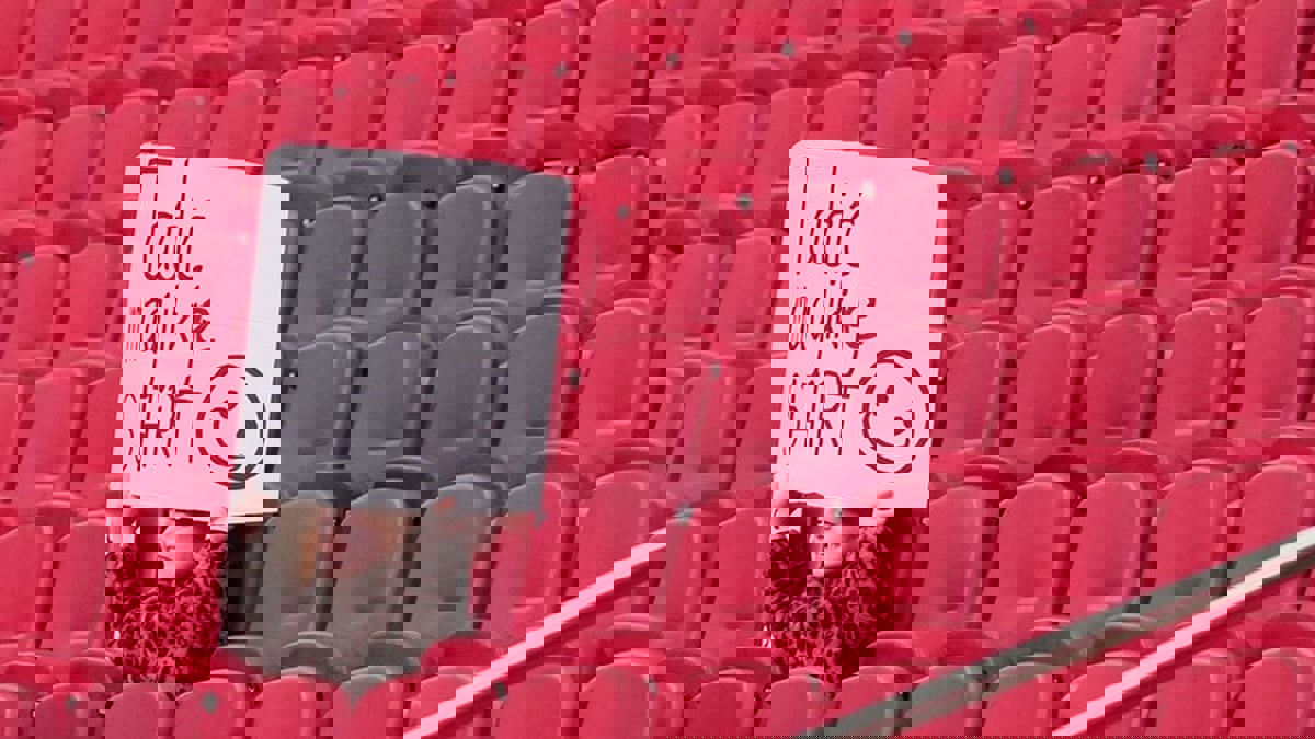 لماذا منع أياكس جماهيره من طلب قمصان اللاعبين؟