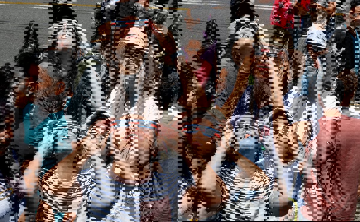 "عرض سماوي مذهل".. الأرض على موعد مع كسوف كامل في أبريل