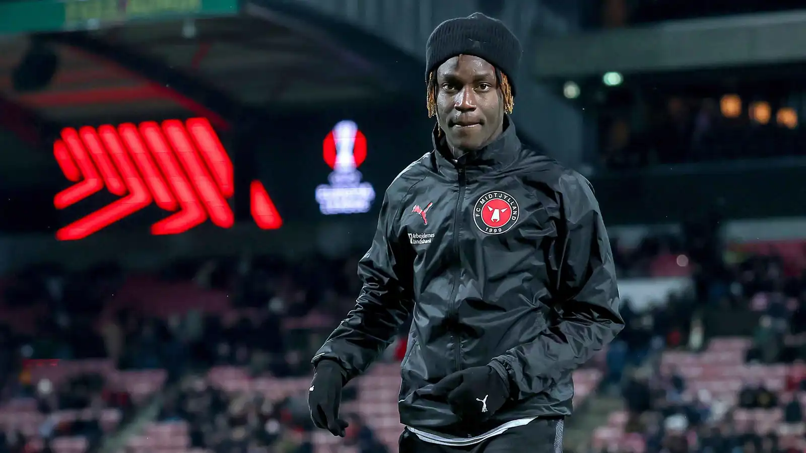 استقرار حالة نجم ميتيلاند الدنماركي بعد تعرضه للطعن