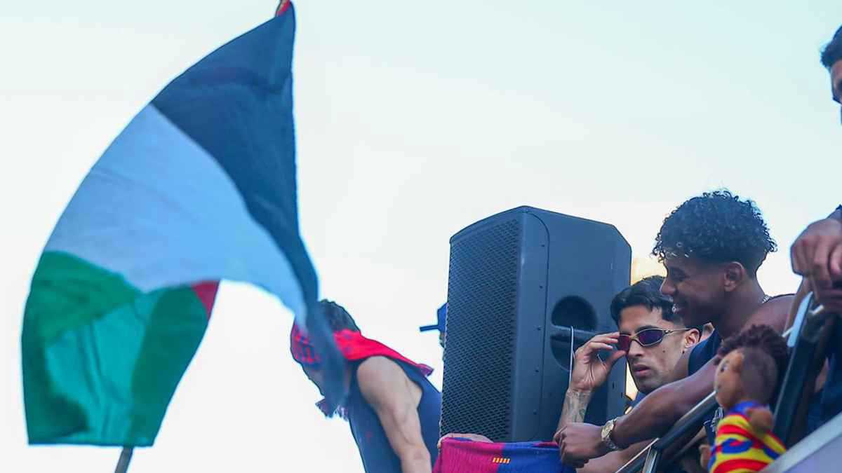 لماذا رفع لامين يامال علم فلسطين خلال احتفالات برشلونة؟ 