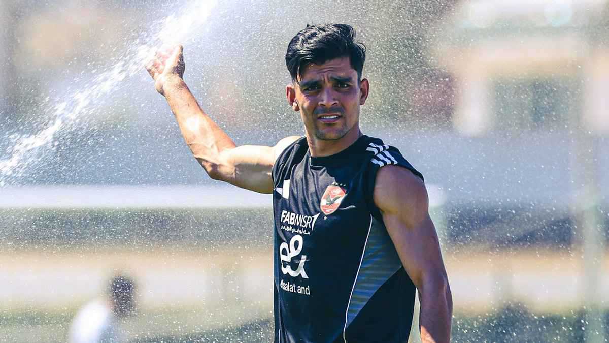 الأهلي يتخذ قراراً حاسماً بشأن أشرف بن شرقي