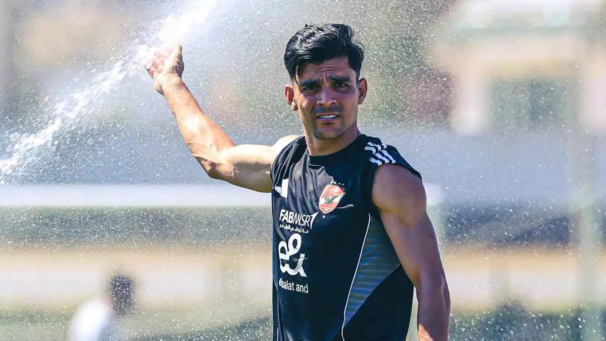 الأهلي يتخذ قراراً حاسماً بشأن أشرف بن شرقي