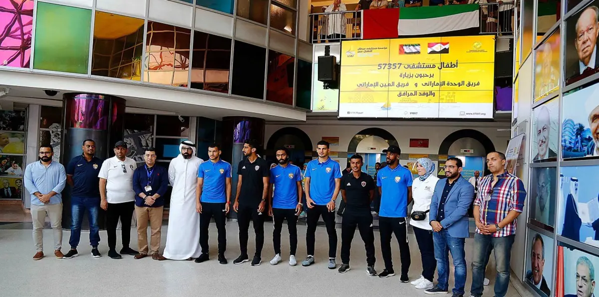 لفتة إنسانية من لاعبي العين والوحدة قبل مباراة السوبر الإماراتي (صور)