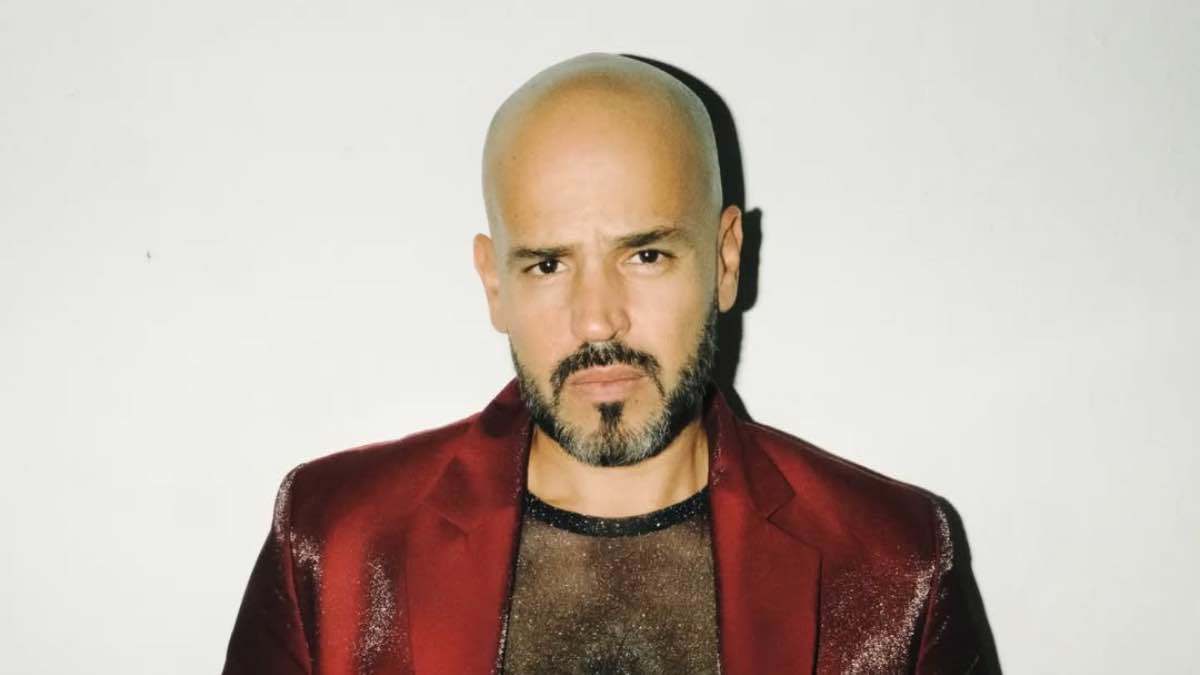 "الحرب العالمية".. أغنية تمزج الرومانسية بالصراع النووي (فيديو)