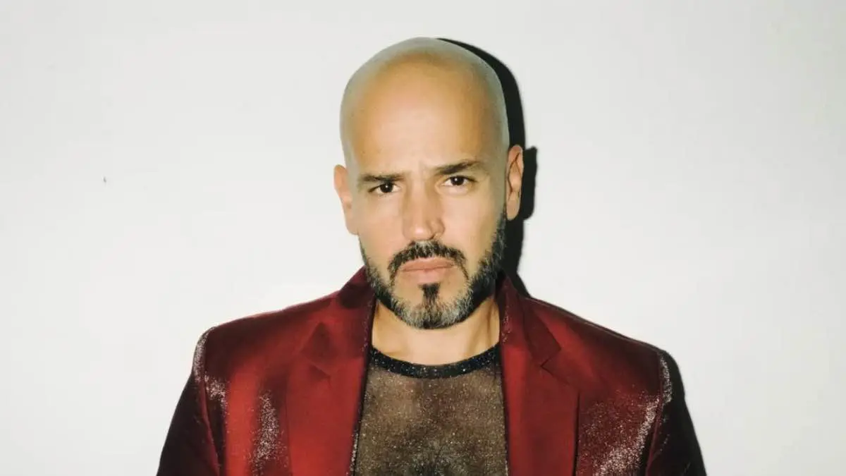 "الحرب العالمية".. أغنية تمزج الرومانسية بالصراع النووي (فيديو)