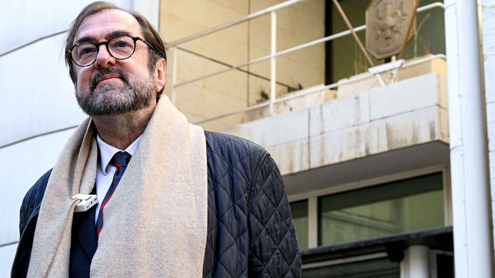 بعد إغلاقها 12 عامًا.. فرنسا ترفع العلم فوق سفارتها في دمشق (فيديو)