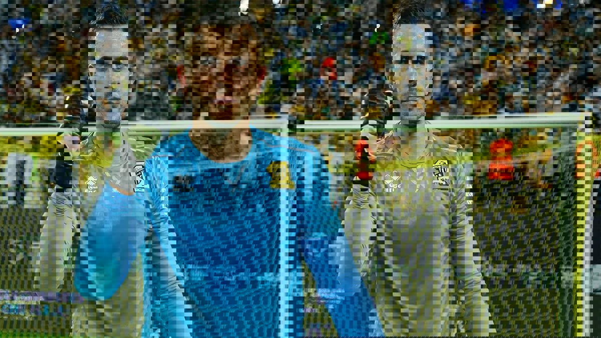 سانتو يطالب بتغيير غروهي والتعاقد مع حارس يلعب بقدميه ومتمكن من بناء الهجمات