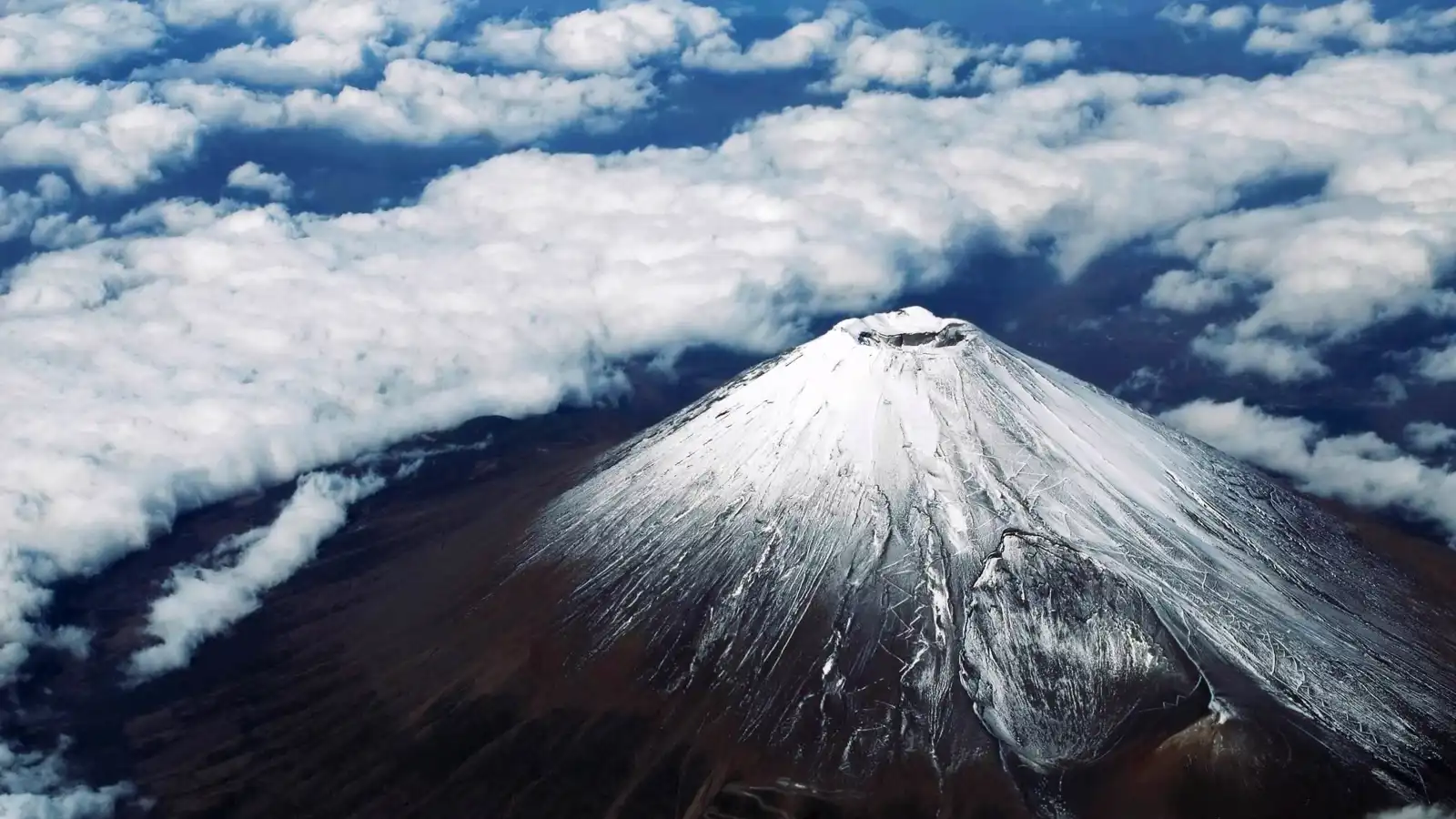 متسلقان ينجوان بأعجوبة بعد سقوطهما من ارتفاع شاهق