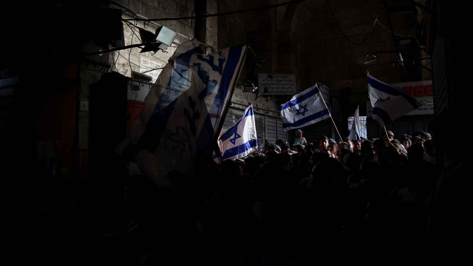 "مسيرة الأعلام" الإسرائيلية تشعل مواجهات مع الفلسطينيين في القدس (صور)