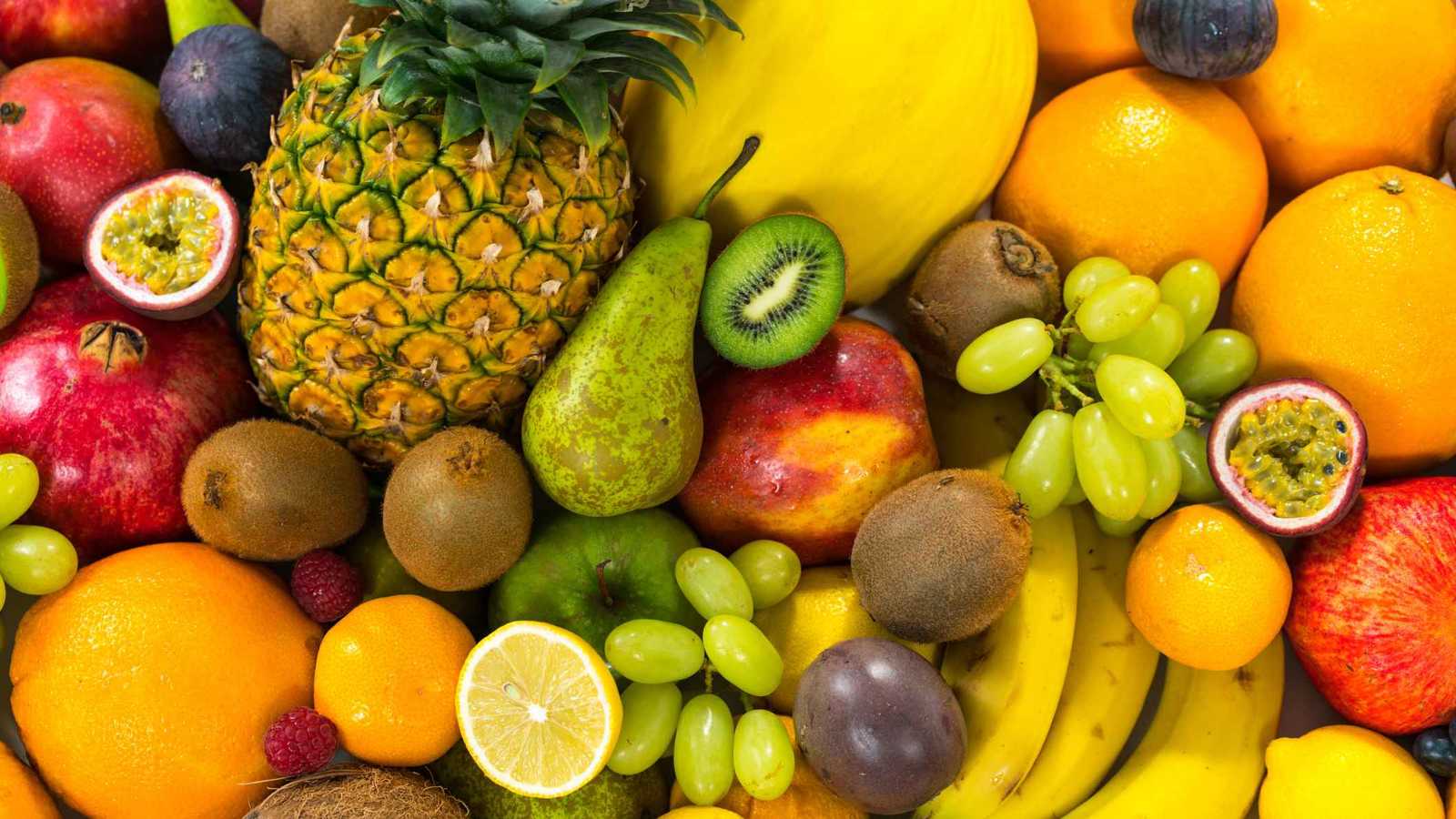 من الموز إلى التوت.. أفضل الفواكه لصحة الأمعاء