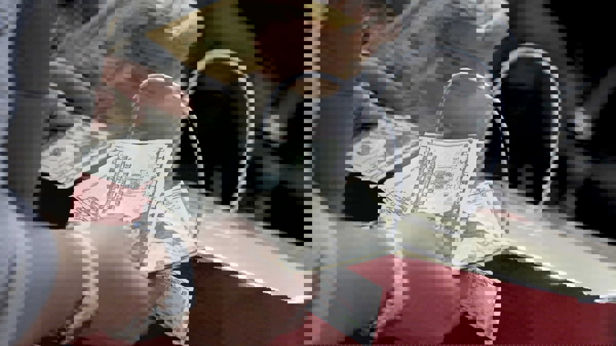 تحليل: البنوك المركزية تواجه التضخم برفع نسب الفائدة رغم مخاطر الركود