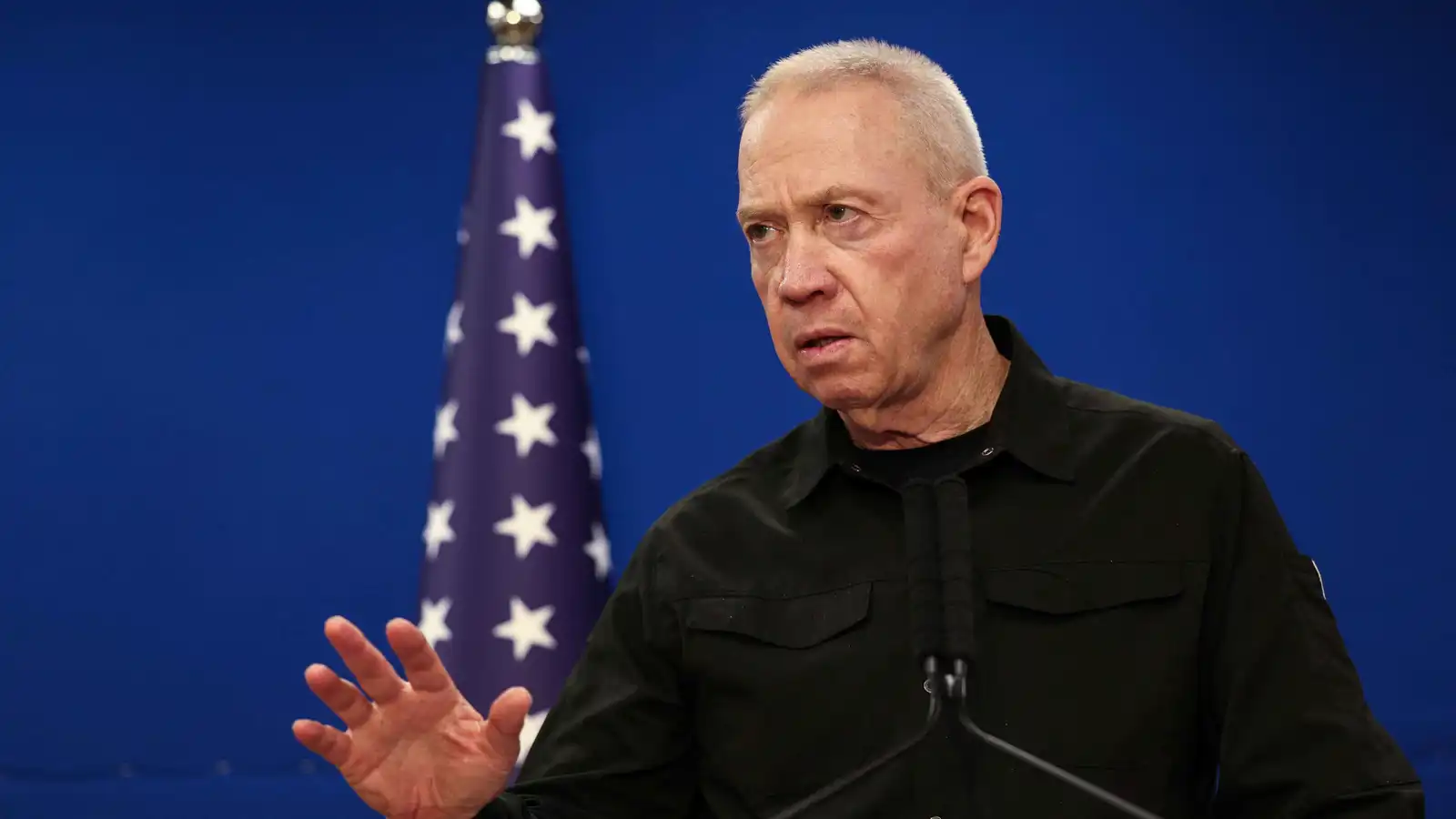 "تركوني نائماً".. غالانت يكشف تفاصيل جديدة حول "7 أكتوبر"