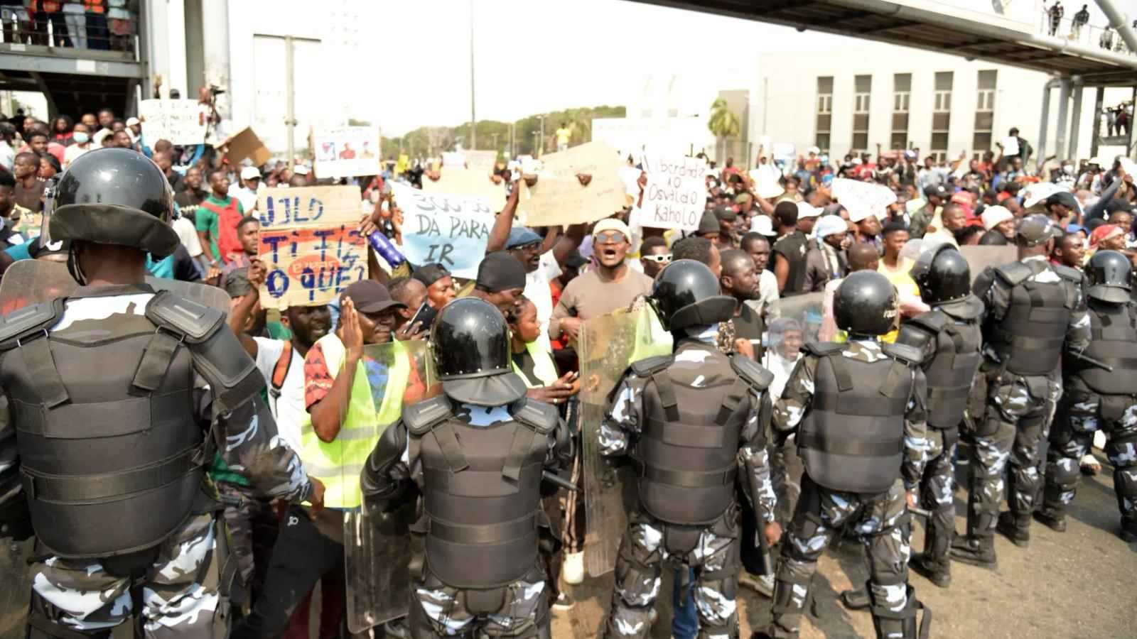 22 قتيلًا إثر احتجاجات على رفع سعر الوقود في أنغولا