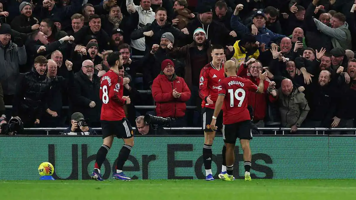 لمواجهة الإغراءات السعودية.. مانشستر يونايتد يستعد لتقديم عرض ضخم لقائده