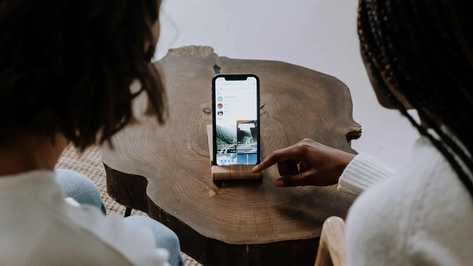 فقدوا أطفالهم بتحديات خطيرة.. عائلات تقاضي "تيك توك"