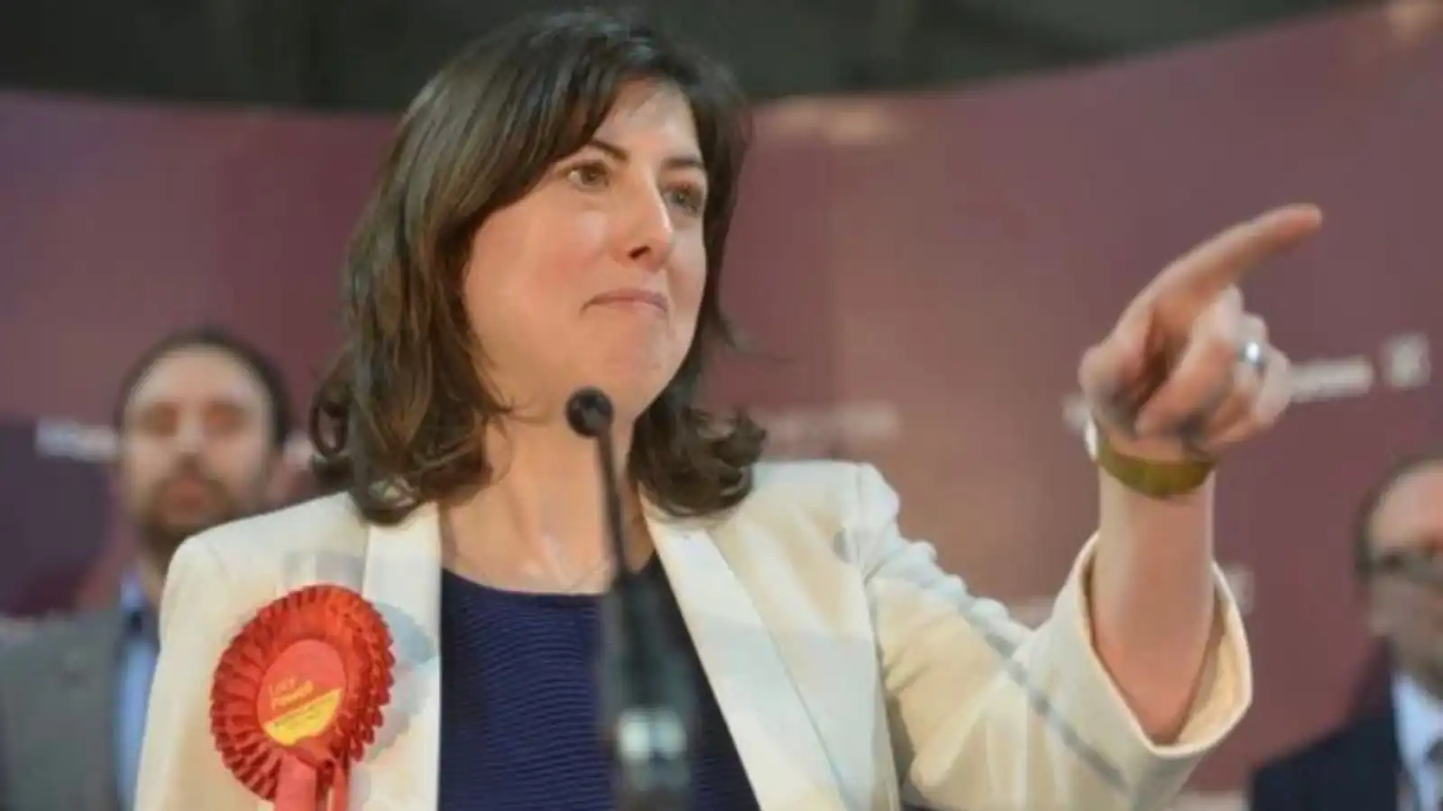 "التايمز": لوسي باول "لا تُضيع الوقت" وتثير الجدل ضد حكومة ستارمر