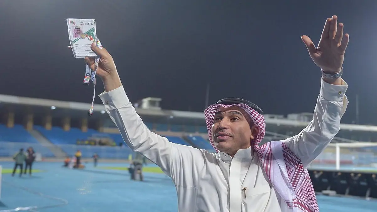 مباراة الأهلي والوحدة.. حاتم خيمي رئيس النادي المكي يتعرض للإغماء بعد هدف الفوز (فيديو)