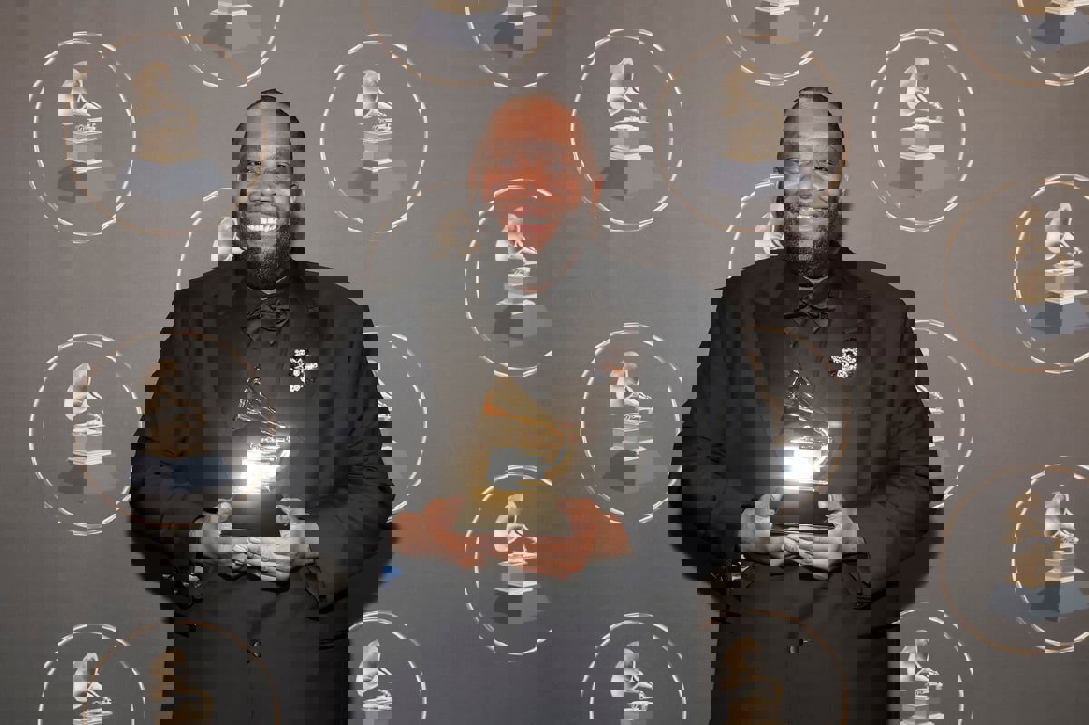 بعد فوزه بـ3 جوائز غرامي.. الشرطة تعتقل المغني "كيلر مايك" (فيديو)