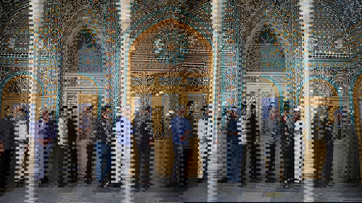 بعد هجوم شيراز.. إيران تغلق عدة مزارات دينية في طهران 
