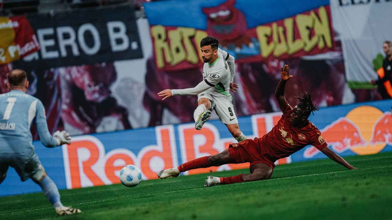 على خطى مرموش.. نجم الجزائر يقود فولفسبورغ لاكتساح لايبزيغ بالدوري الألماني