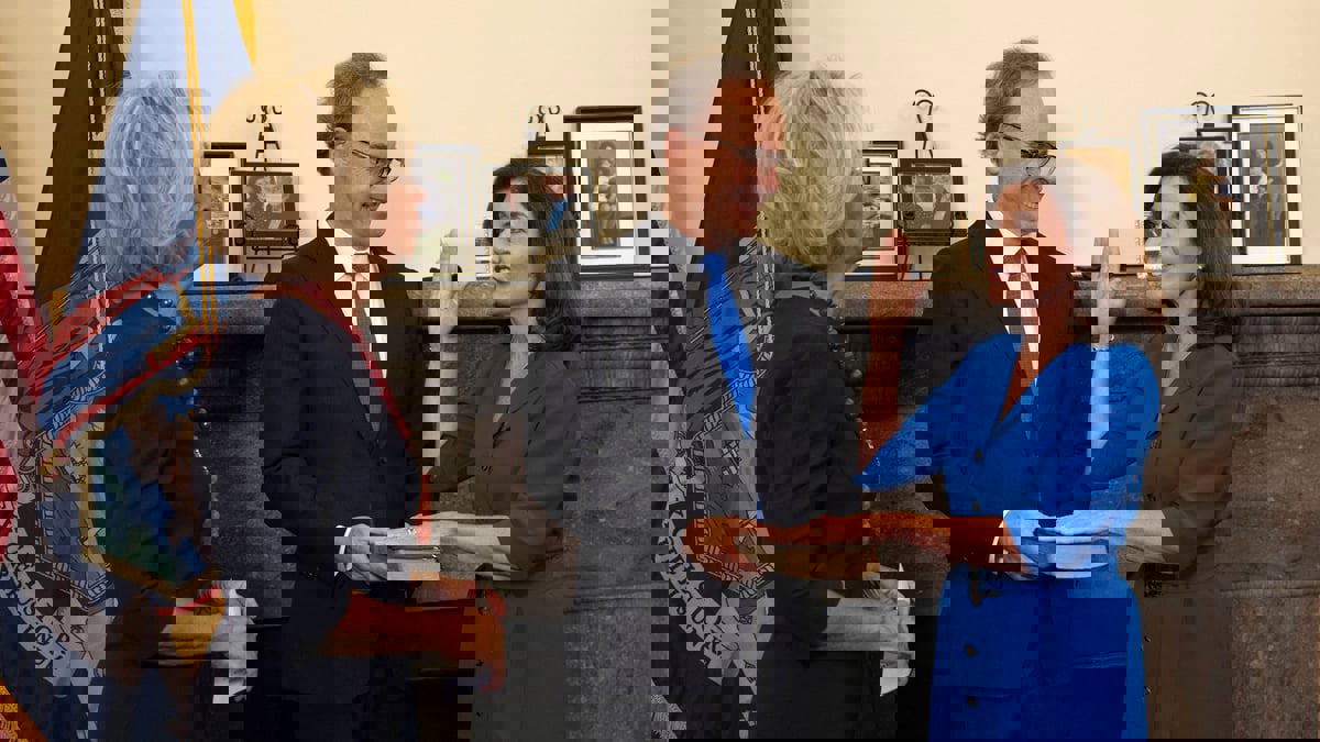 "كاثي هوكول" تصبح أول امرأة تشغل منصب حاكم نيويورك