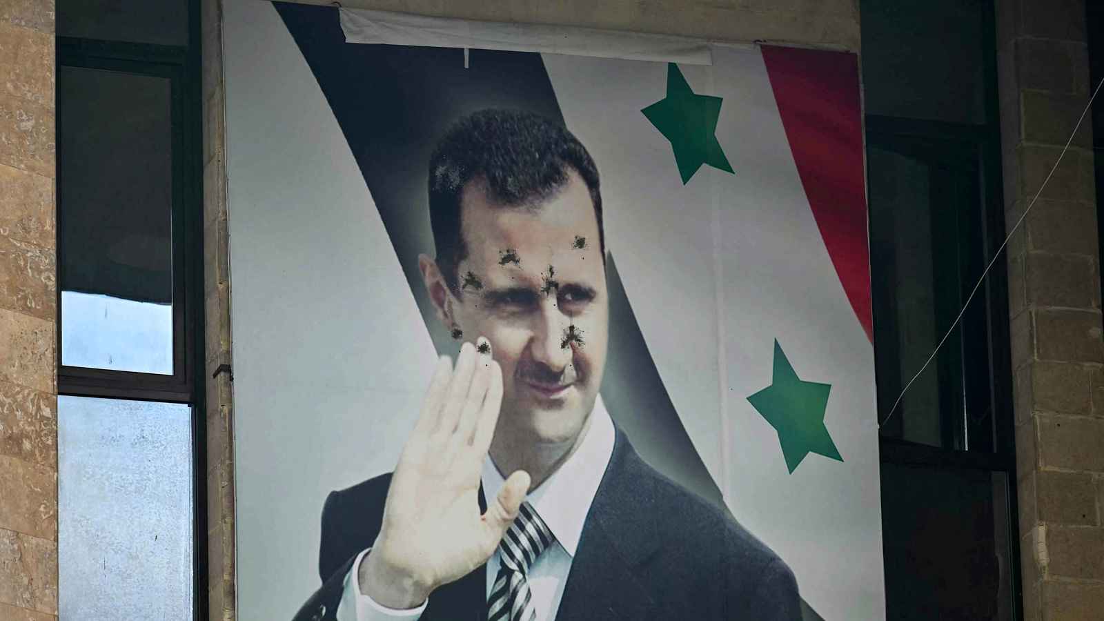 لوفيغارو: الأسد هرب عبر نفق يربط قصر الرئاسة بمطار المزة