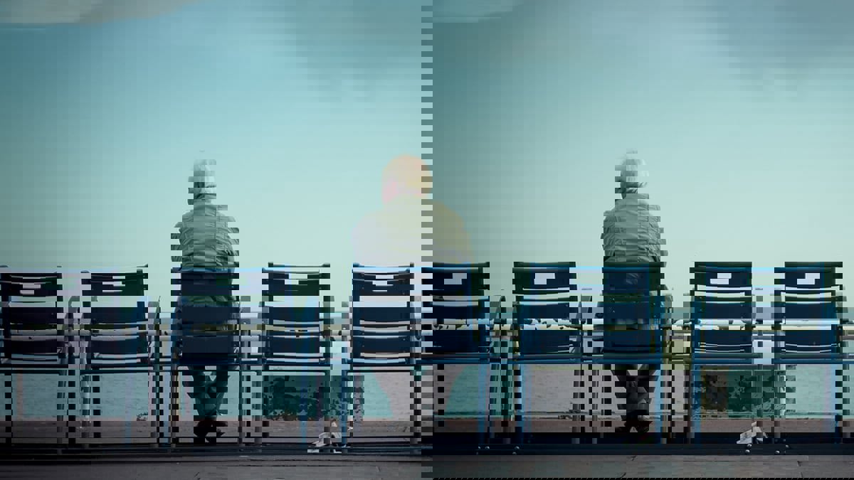 الشعور بالوحدة يسرع الشيخوخة أكثر من التدخين