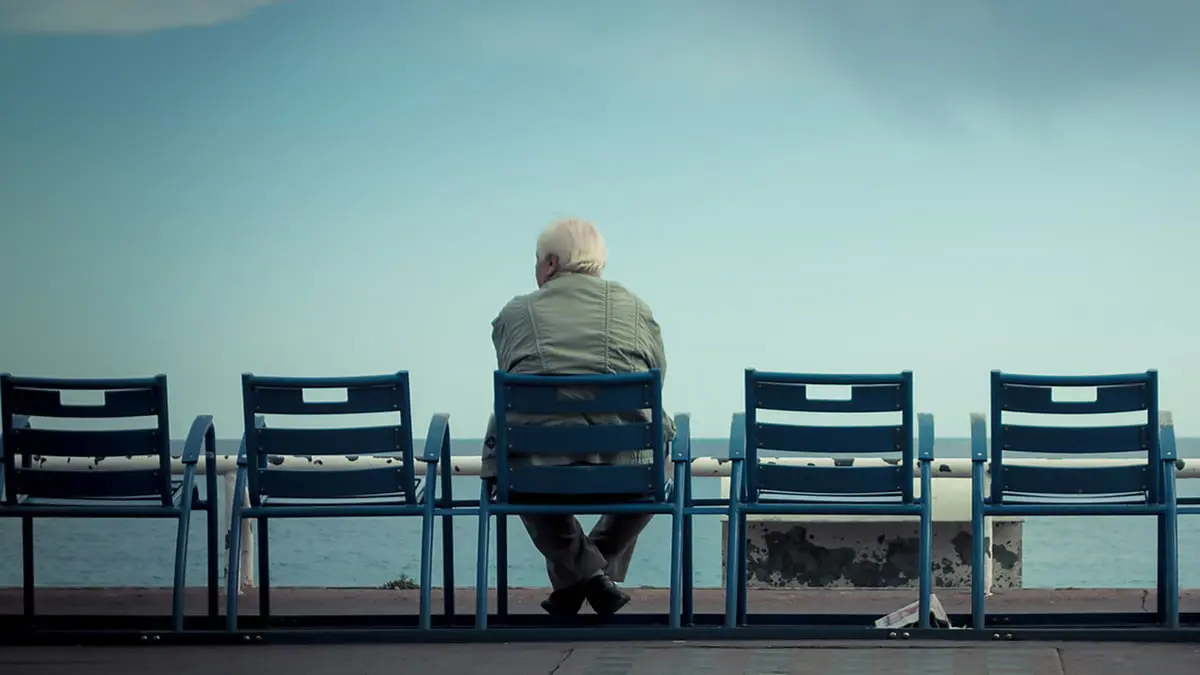 الشعور بالوحدة يسرع الشيخوخة أكثر من التدخين