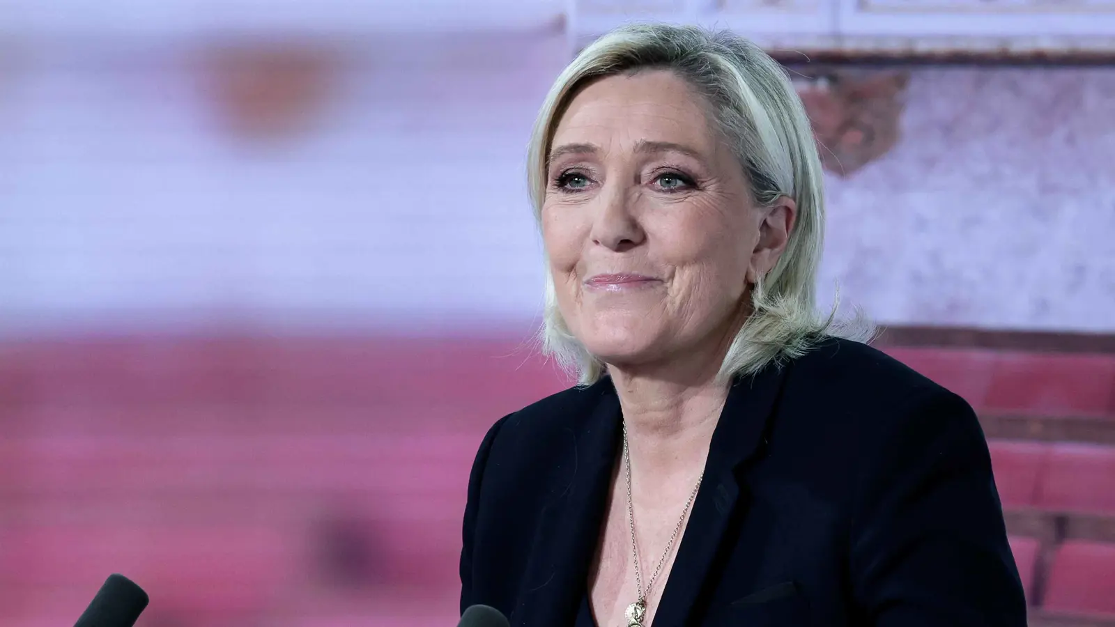 رغم التحديات القضائية.. لوبان في قلب اللعبة السياسية بفرنسا