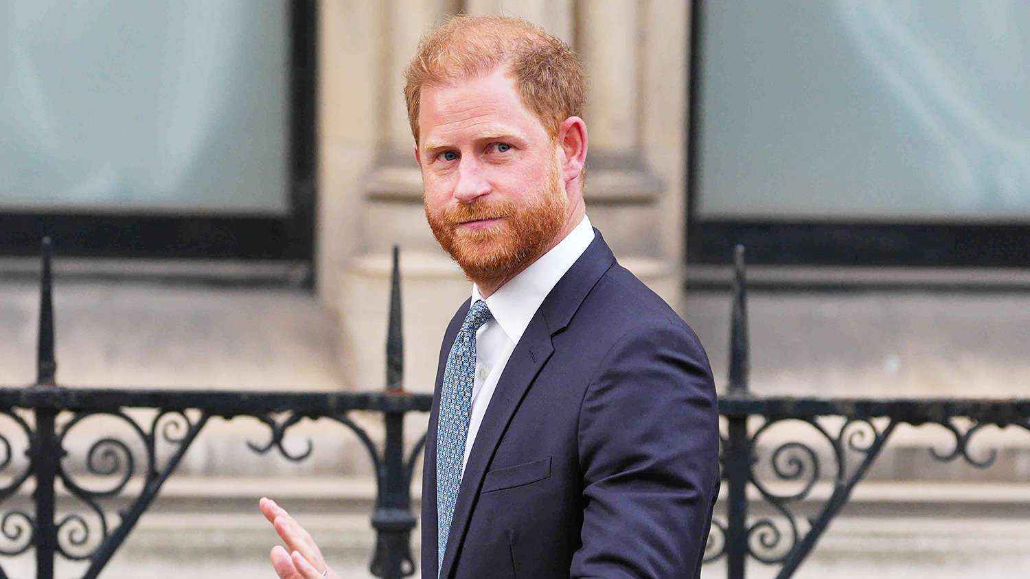 الأمير هاري يدعم مئات الأسر المحتاجة بتبرع "مفاجئ"