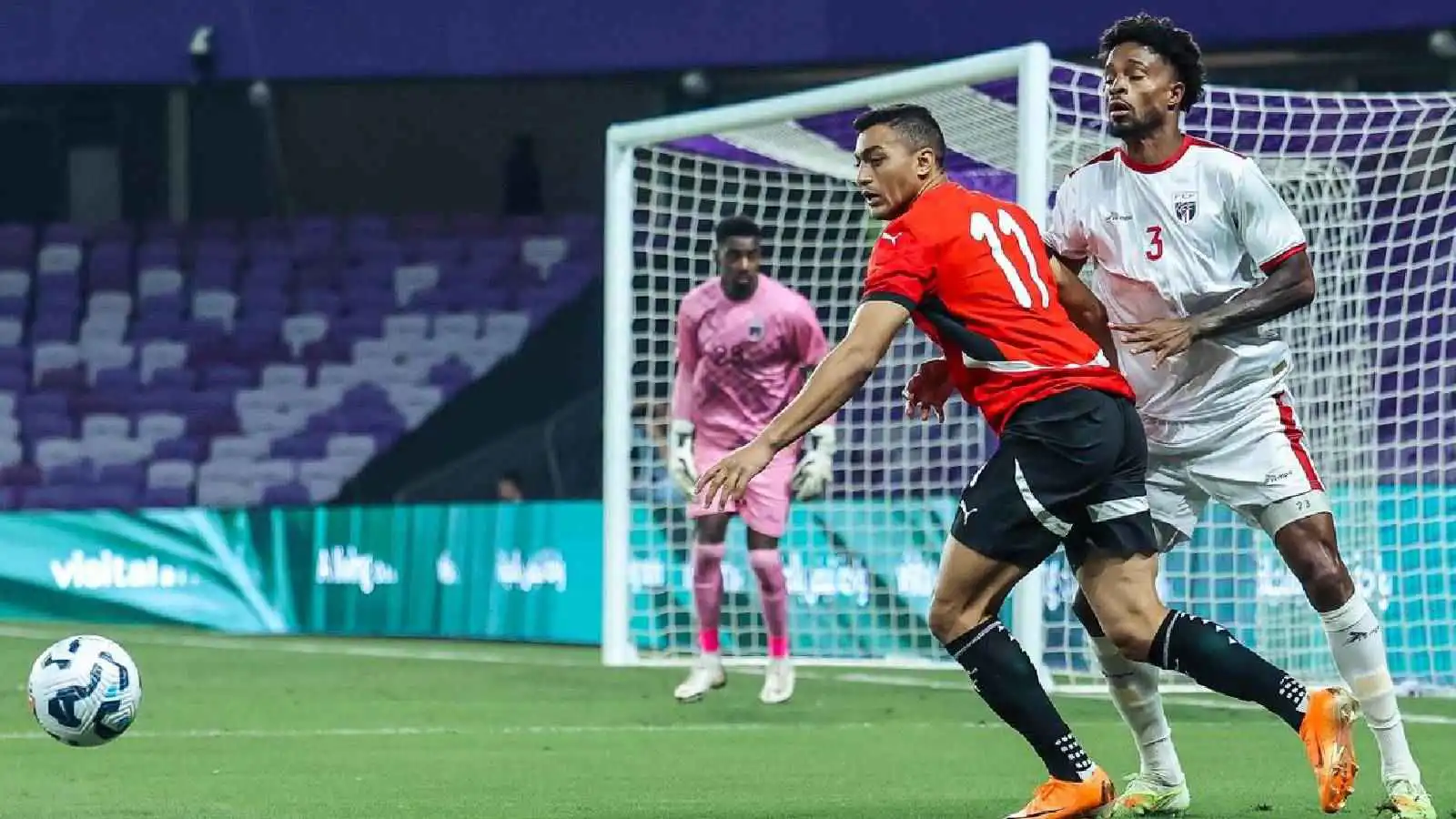 بعد قرار تبديله.. مصطفى محمد يفجر غضب حسام حسن في مباراة مصر وكاب فيردي (فيديو)