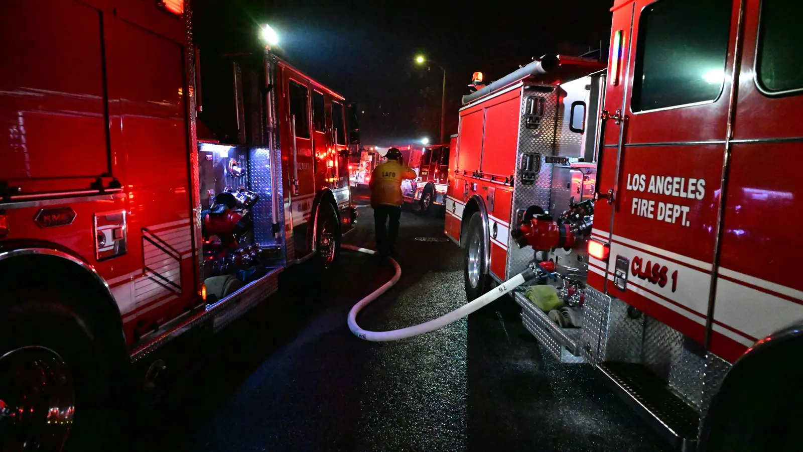 "خذلونا".. إدارة الإطفاء تفتح النار على السلطات بعد حرائق لوس أنجلوس