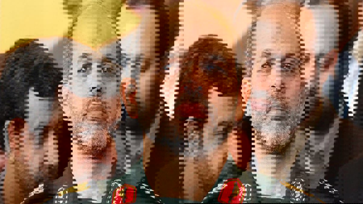 إيران.. خامنئي يعين وزير الداخلية "المطلوب دولياً" في منصب عسكري رفيع