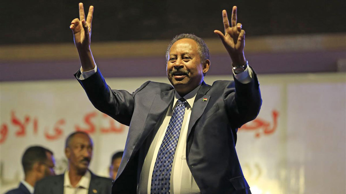 في ذكرى الثورة السودانية.. حمدوك يتعهد بملاحقة المتورطين بجرائم الحرب والإبادة