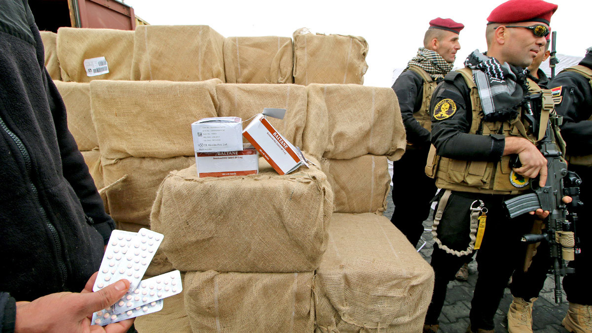 البصرة "تغرق" بالمخدرات.. السجون تتكدس بالمتعاطين وإيران "المتهم الأول"