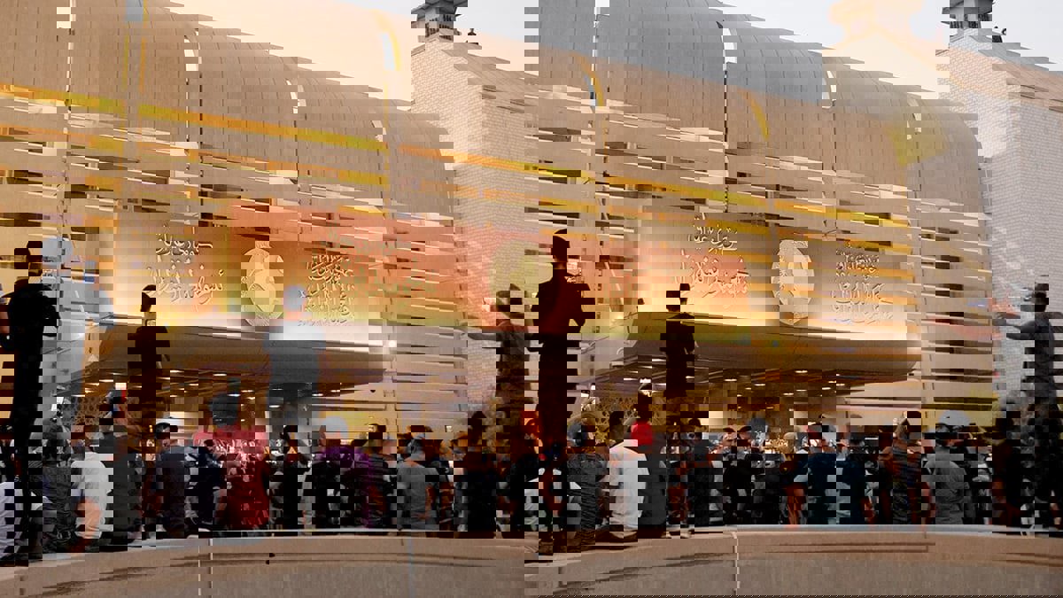 تقرير: مظاهرات العراق رسالة تحذير وتأكيد على استمرار الصدر في المشهد السياسي