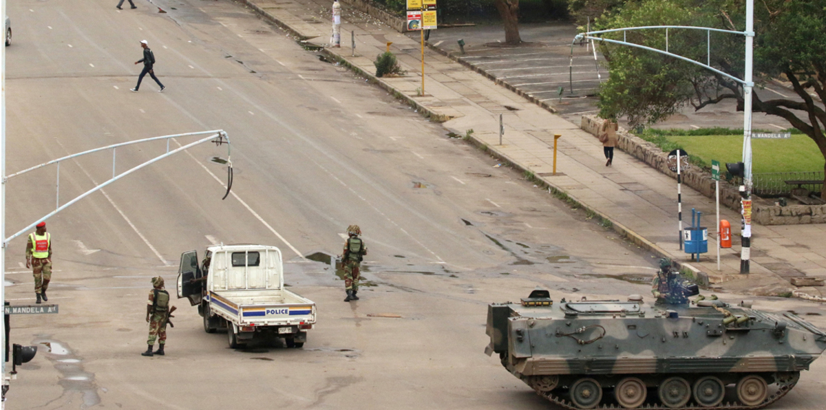 وسط دعوات لضبط النفس.. الغموض يلف زيمبابوي بعد سيطرة الجيش على السلطة